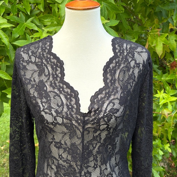 Elegant Black Lace Top - Picture 2 of 6